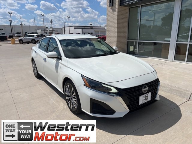 Used 2023 Nissan Altima 2.5 SV image 2