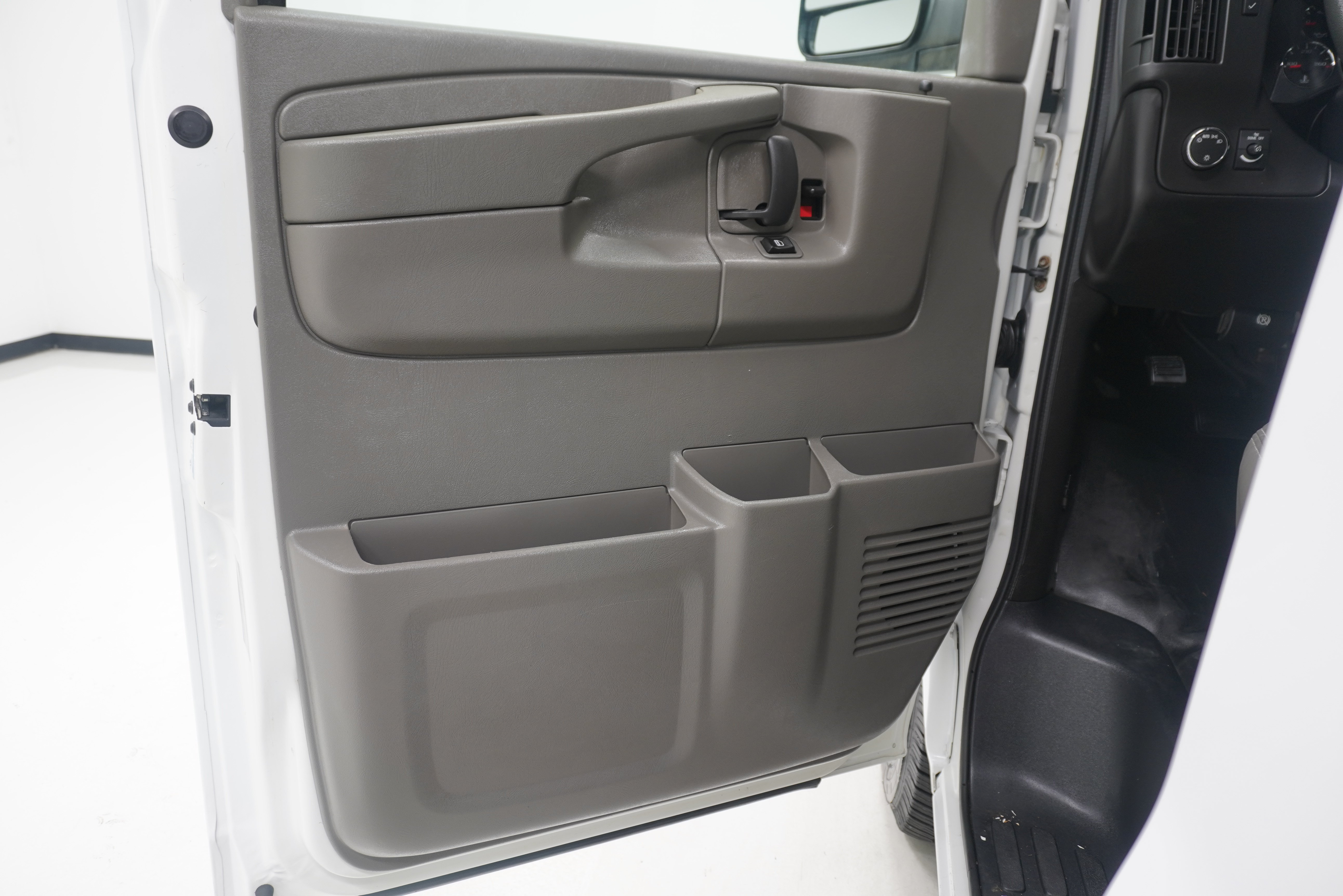 Used 2013 Chevrolet Express 2500 LS w/ Power Package RWD image 11