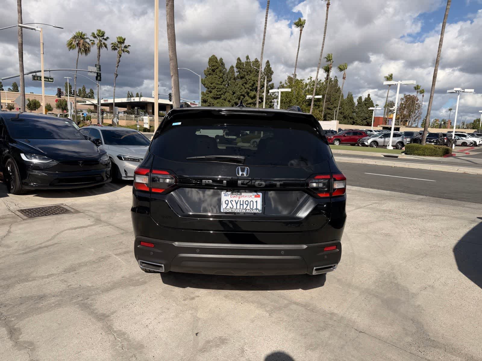 Used 2025 Honda Pilot Black Edition image 4