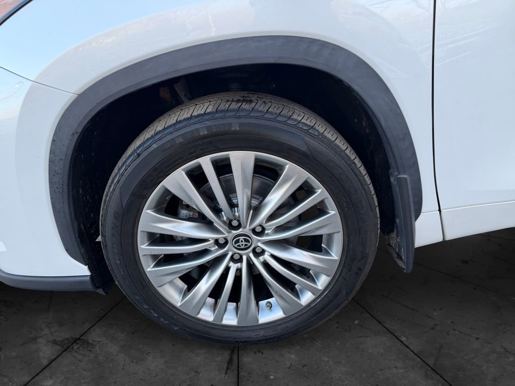 Used 2023 Toyota Highlander Platinum image 14