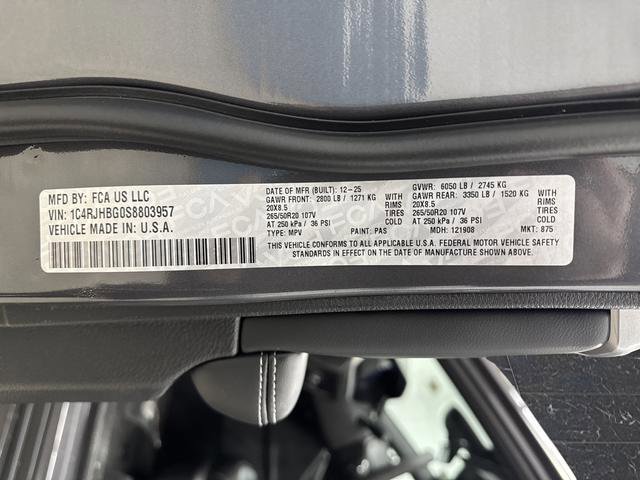 New 2025 Jeep Grand Cherokee Limited w/ Black Appearance Package image 40