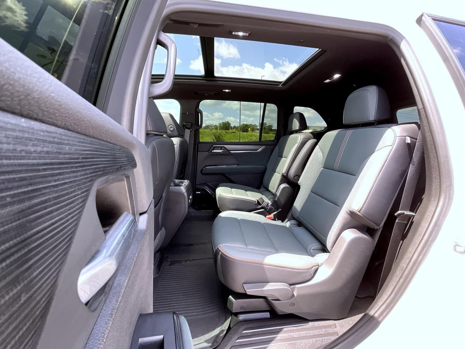 Certified 2024 GMC Acadia AT4 w/ Luxury Package AWD/4WD image 21