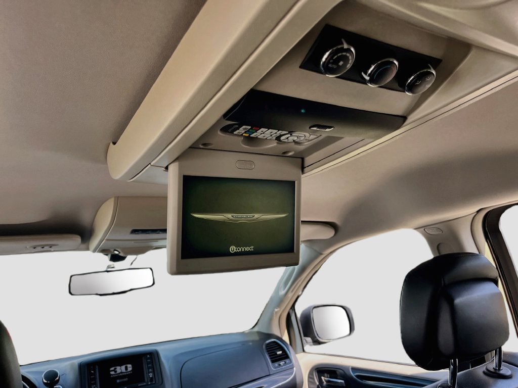 Used 2014 Chrysler Town & Country Touring-L FWD image 23
