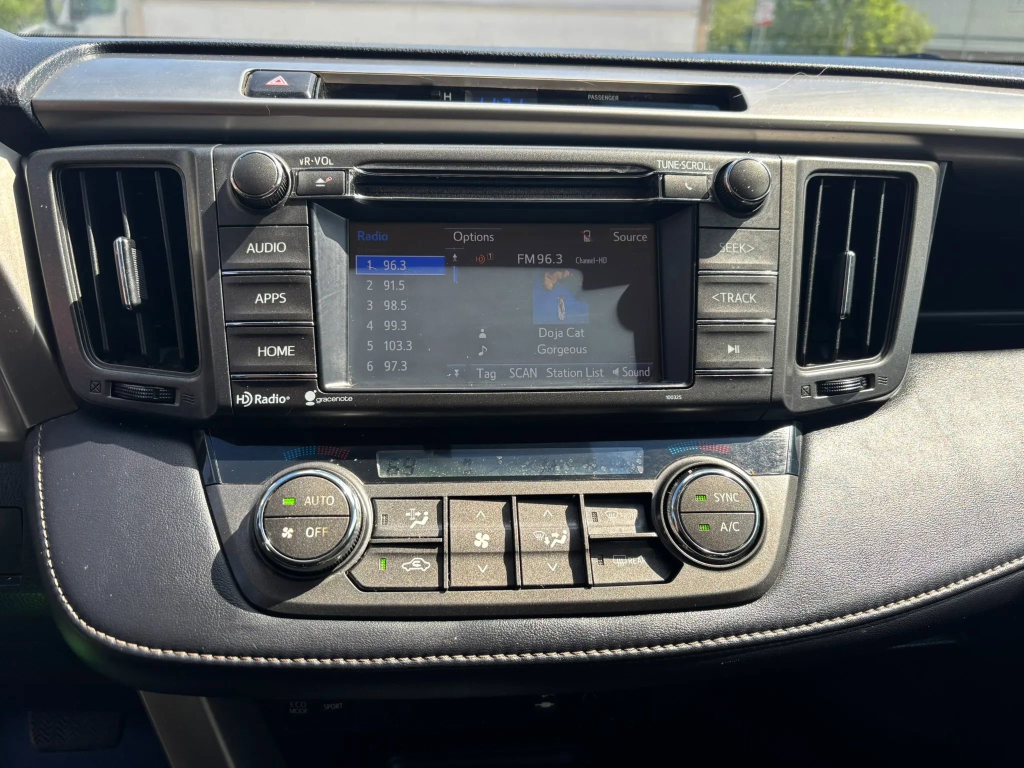 Used 2014 Toyota RAV4 XLE AWD/4WD image 15