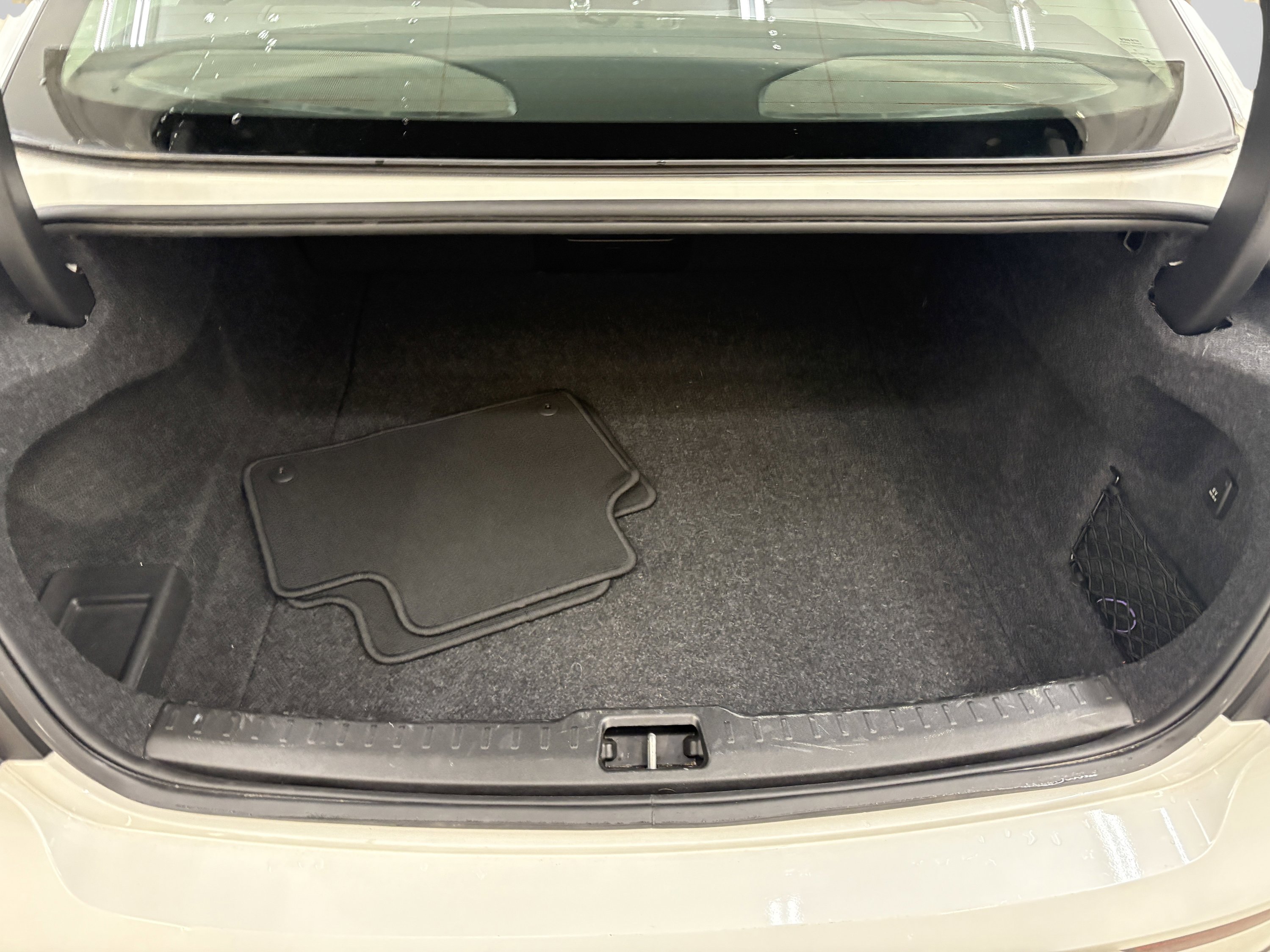 Used 2021 Volvo S60 T8 Inscription image 34