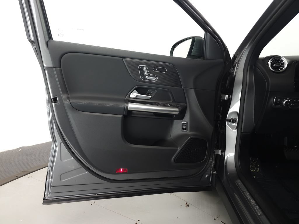 Certified 2026 Mercedes-Benz GLA 250 4MATIC image 5
