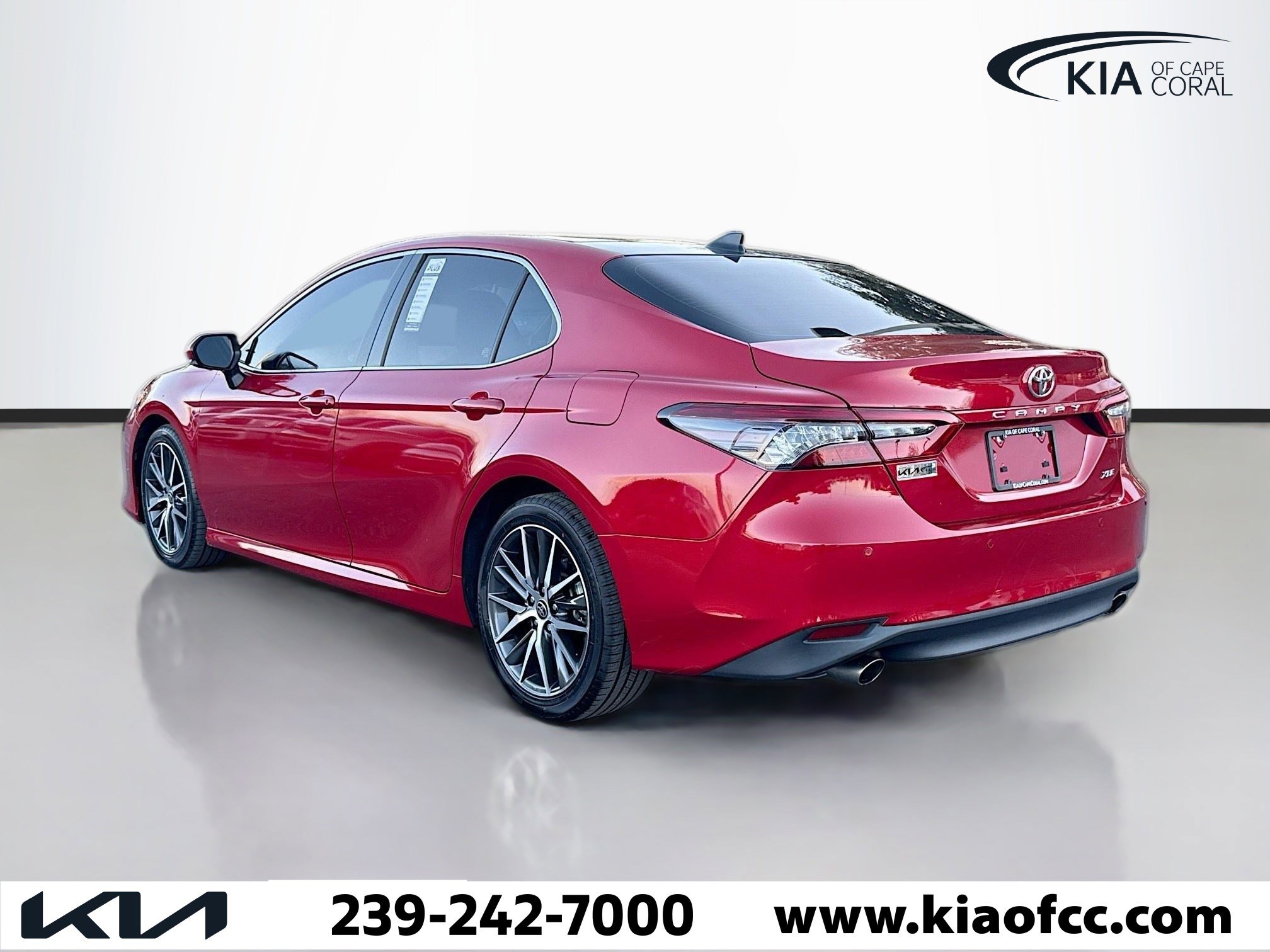 Used 2023 Toyota Camry XLE w/ Navigation Package FWD image 3