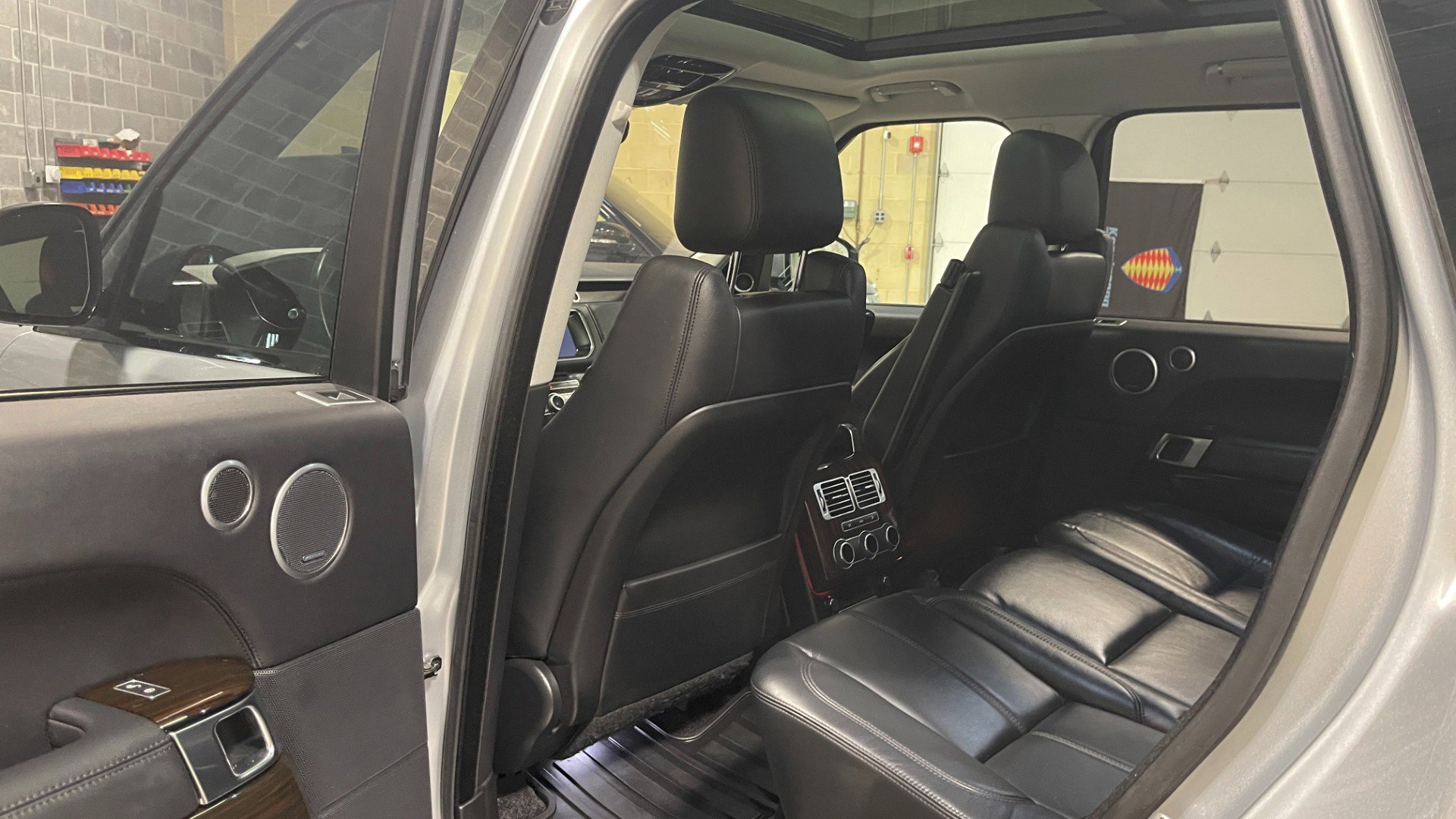 Used 2017 Land Rover Range Rover image 25