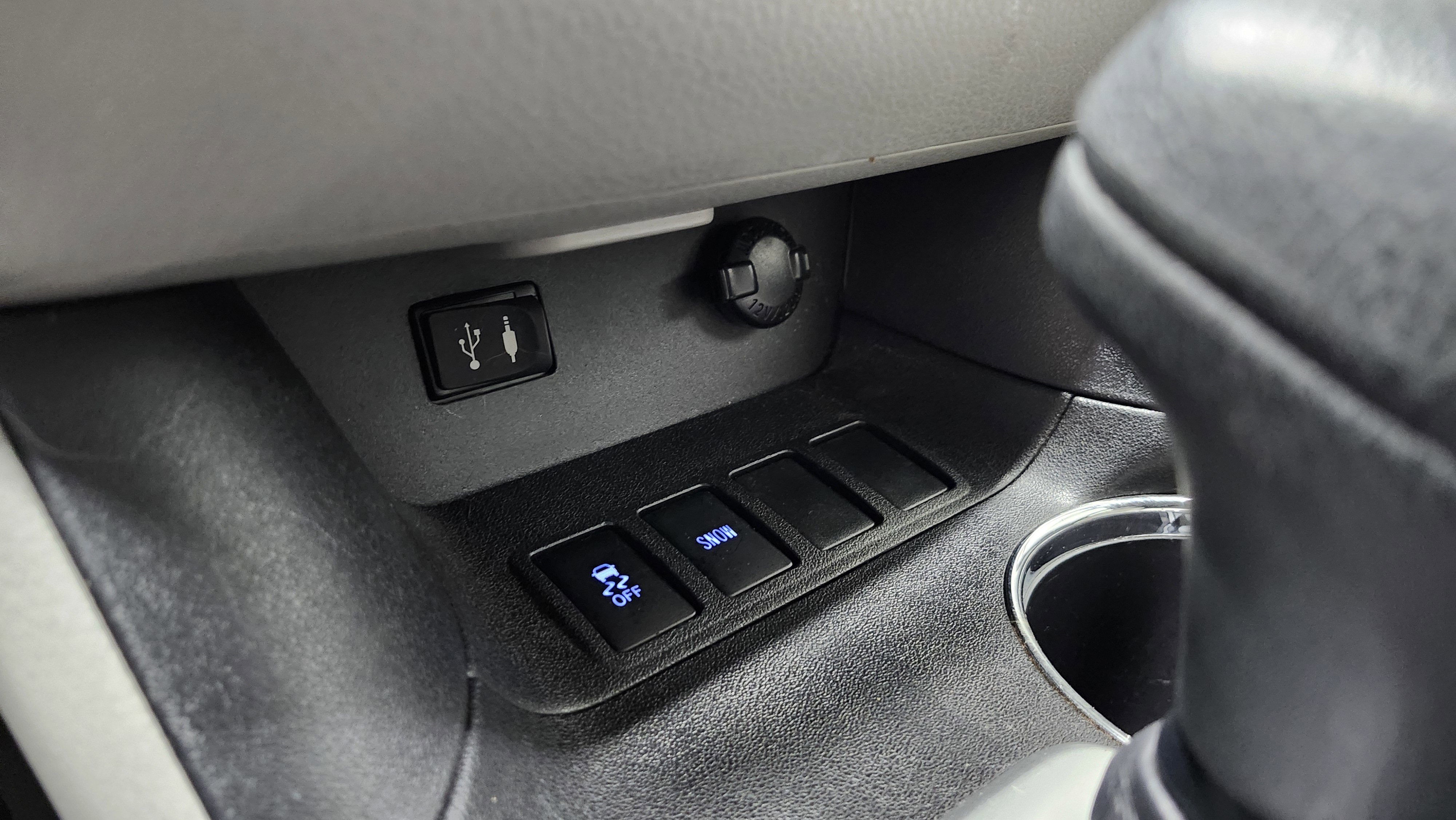 Used 2015 Toyota Highlander LE image 7