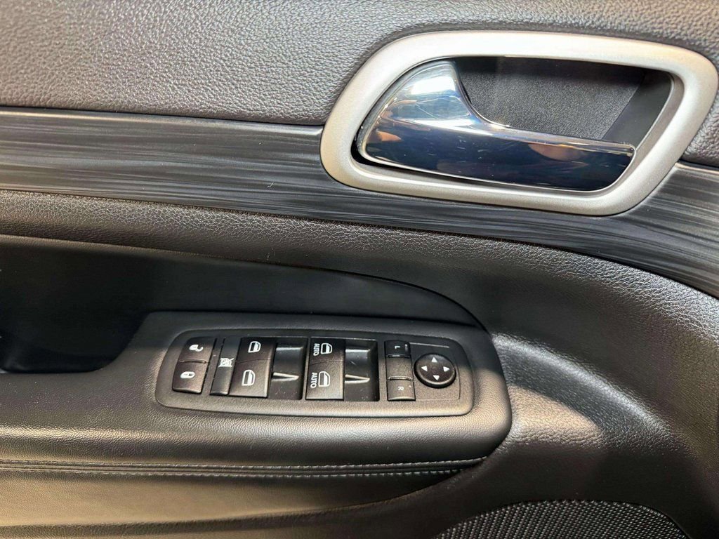 Used 2020 Jeep Grand Cherokee Laredo image 8