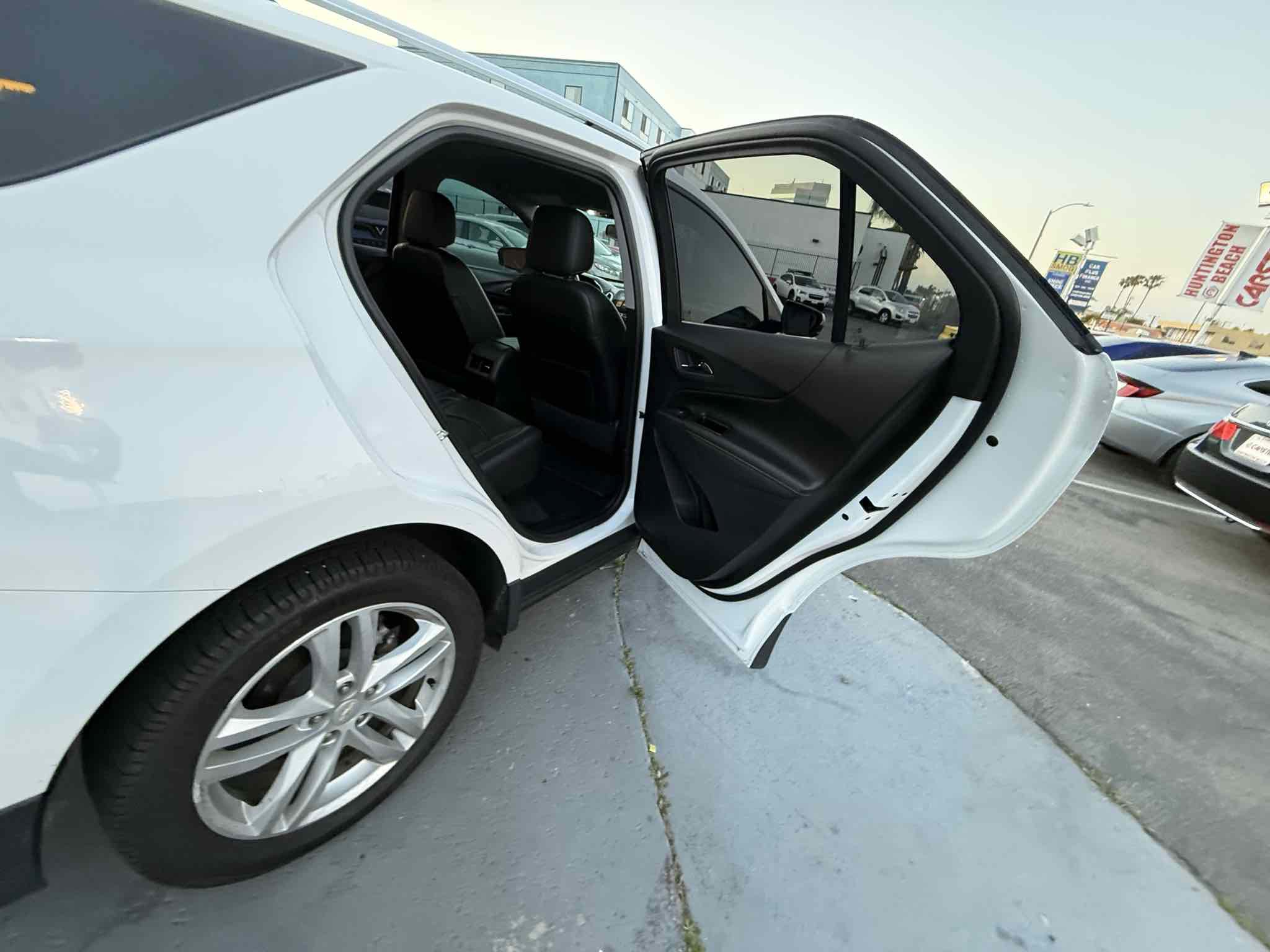 Used 2018 Chevrolet Equinox Premier FWD image 40