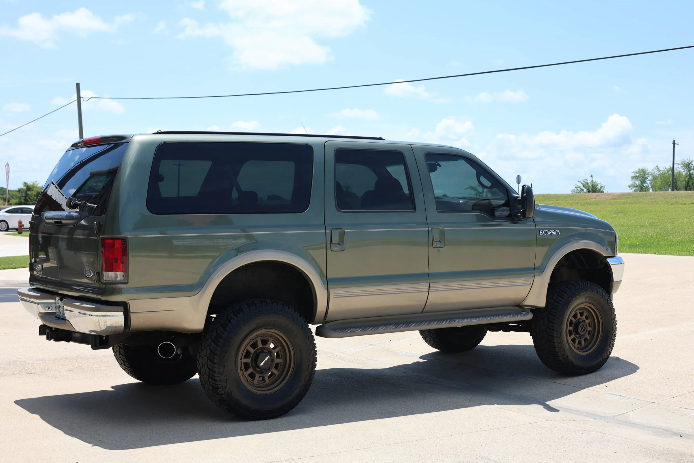 Used 2000 Ford Excursion Limited AWD/4WD image 3