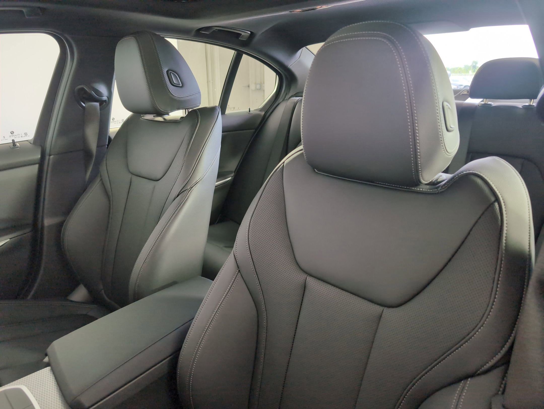 Used 2025 BMW 330i Sedan w/ Convenience Package image 21