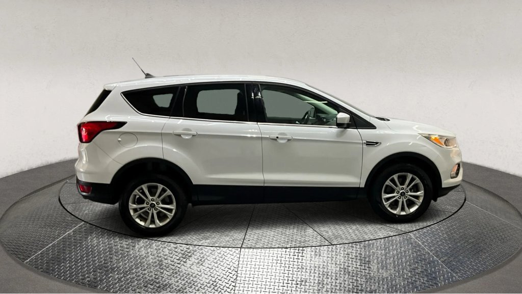 Used 2019 Ford Escape SE image 9