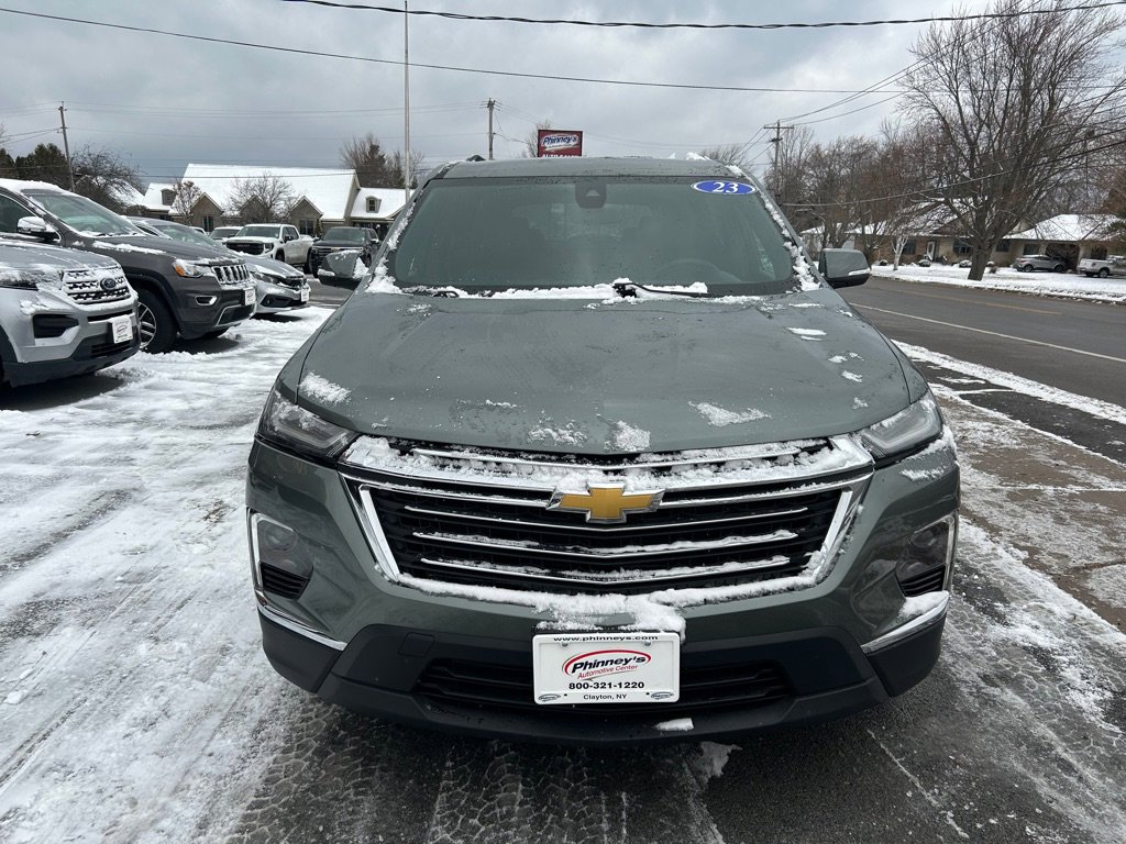 Used 2023 Chevrolet Traverse LT image 2