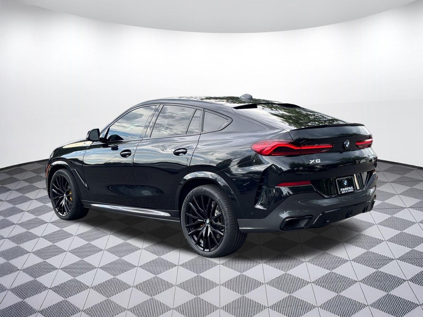 Used 2021 BMW X6 xDrive40i w/ M Sport Package AWD/4WD image 3