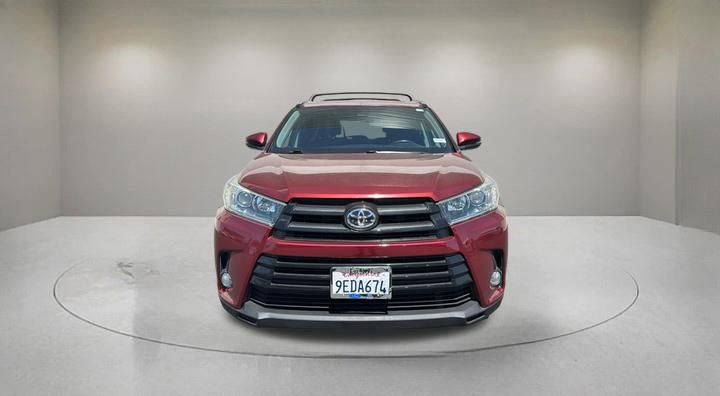 Used 2017 Toyota Highlander SE AWD/4WD image 2
