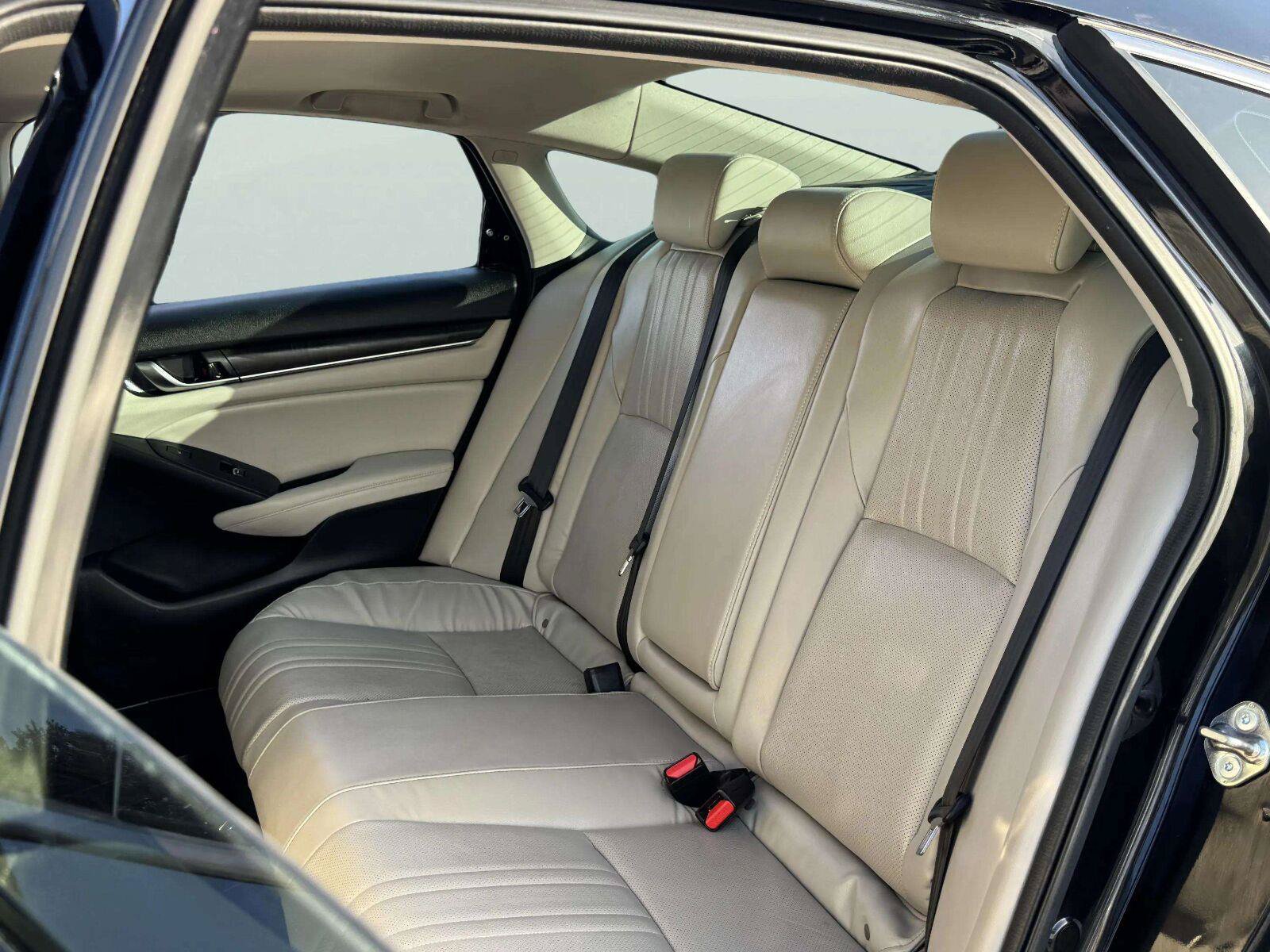 Used 2018 Honda Accord Touring image 21