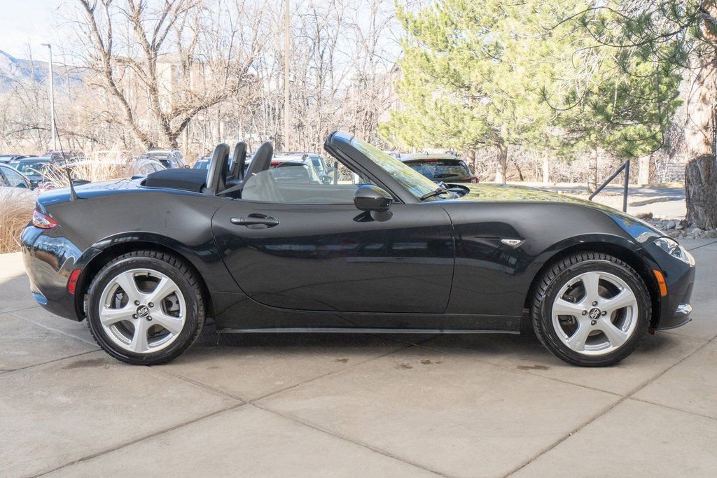 Used 2016 MAZDA MX-5 Miata Grand Touring image 2
