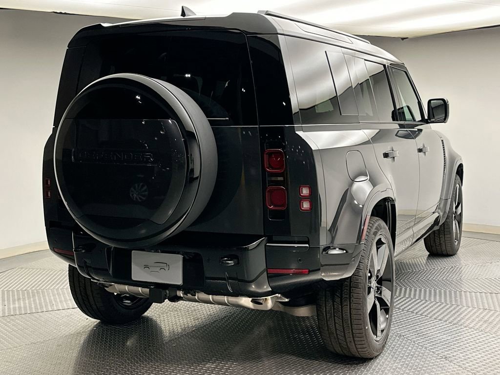 New 2025 Land Rover Defender 110 X-Dynamic SE image 3