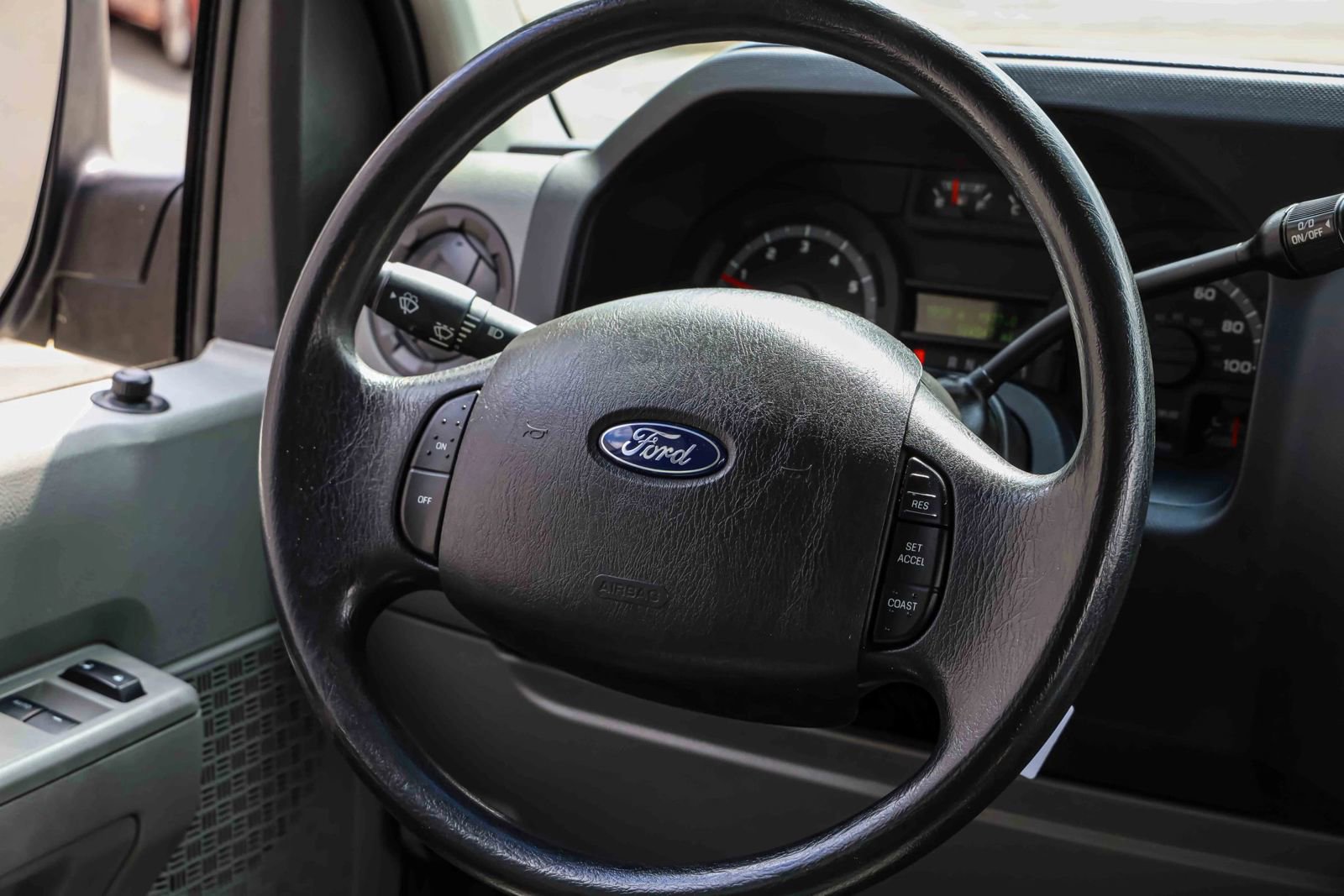 Used 2013 Ford E-350 and Econoline 350 XLT image 12