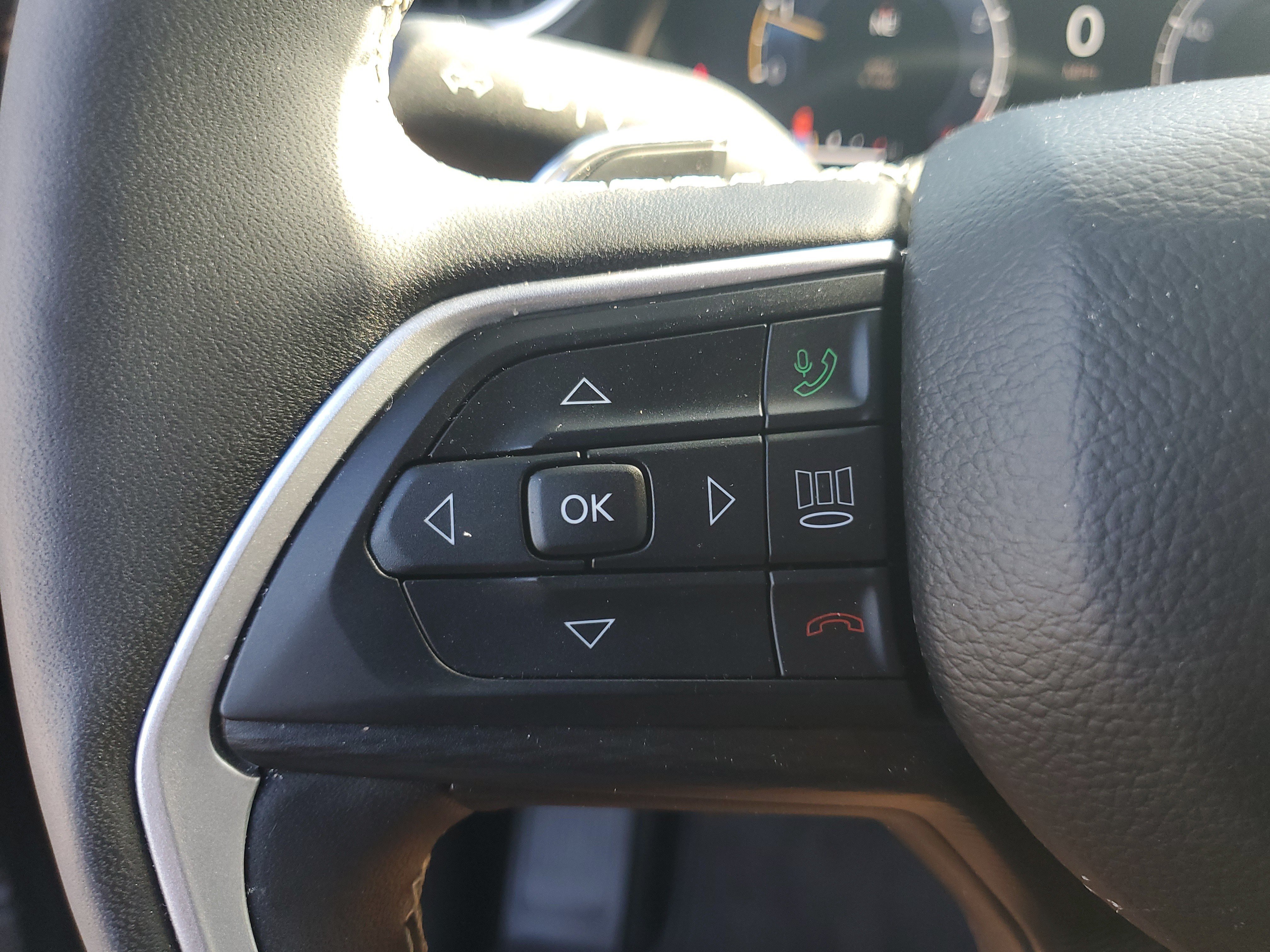 Used 2023 Jeep Grand Cherokee Altitude AWD/4WD image 16