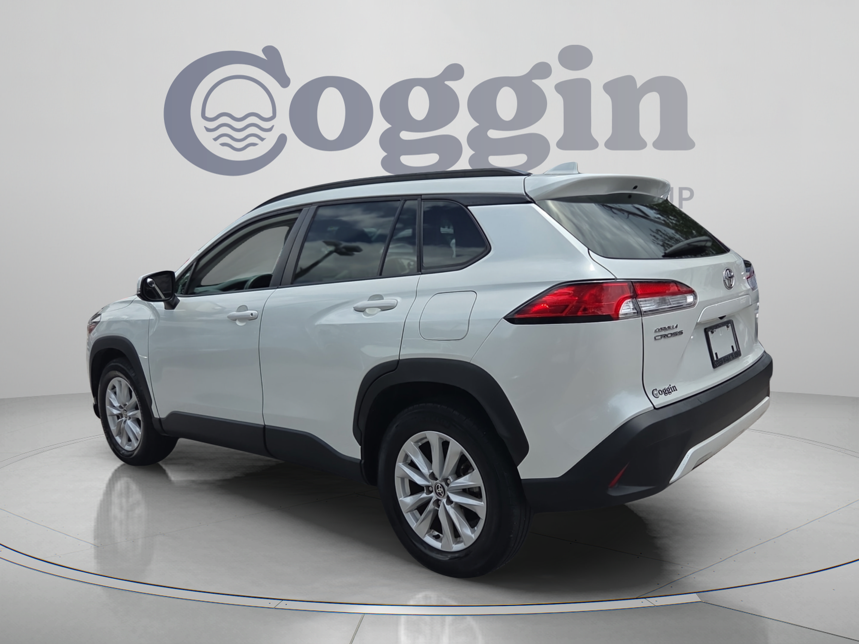 Used 2023 Toyota Corolla Cross LE AWD/4WD image 3