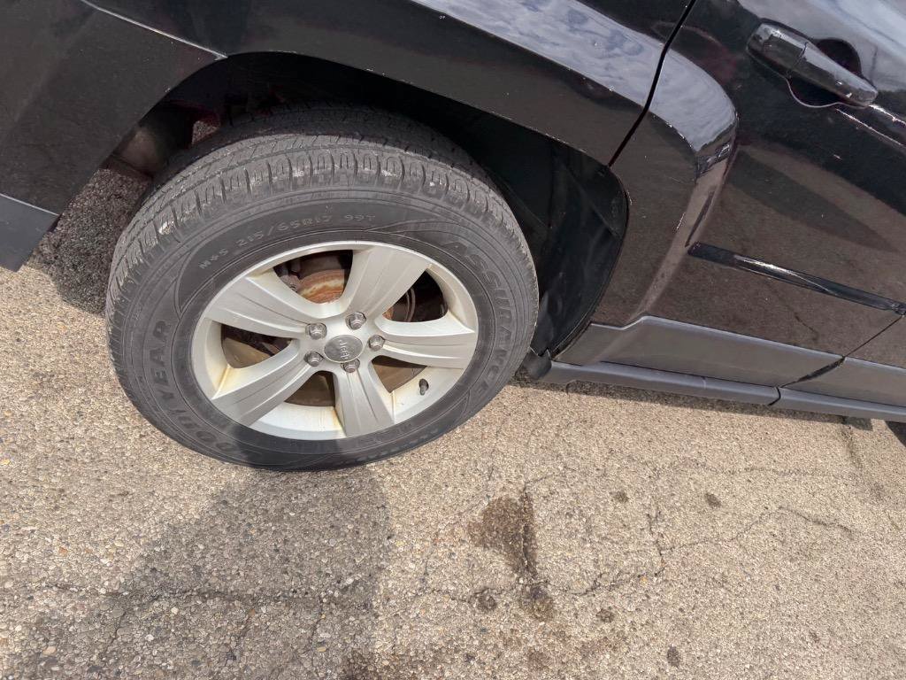 Used 2014 Jeep Patriot Latitude AWD/4WD image 9