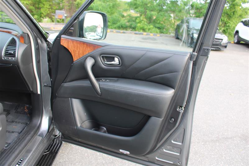 Used 2017 INFINITI QX80 4WD w/ Deluxe Technology Package image 16