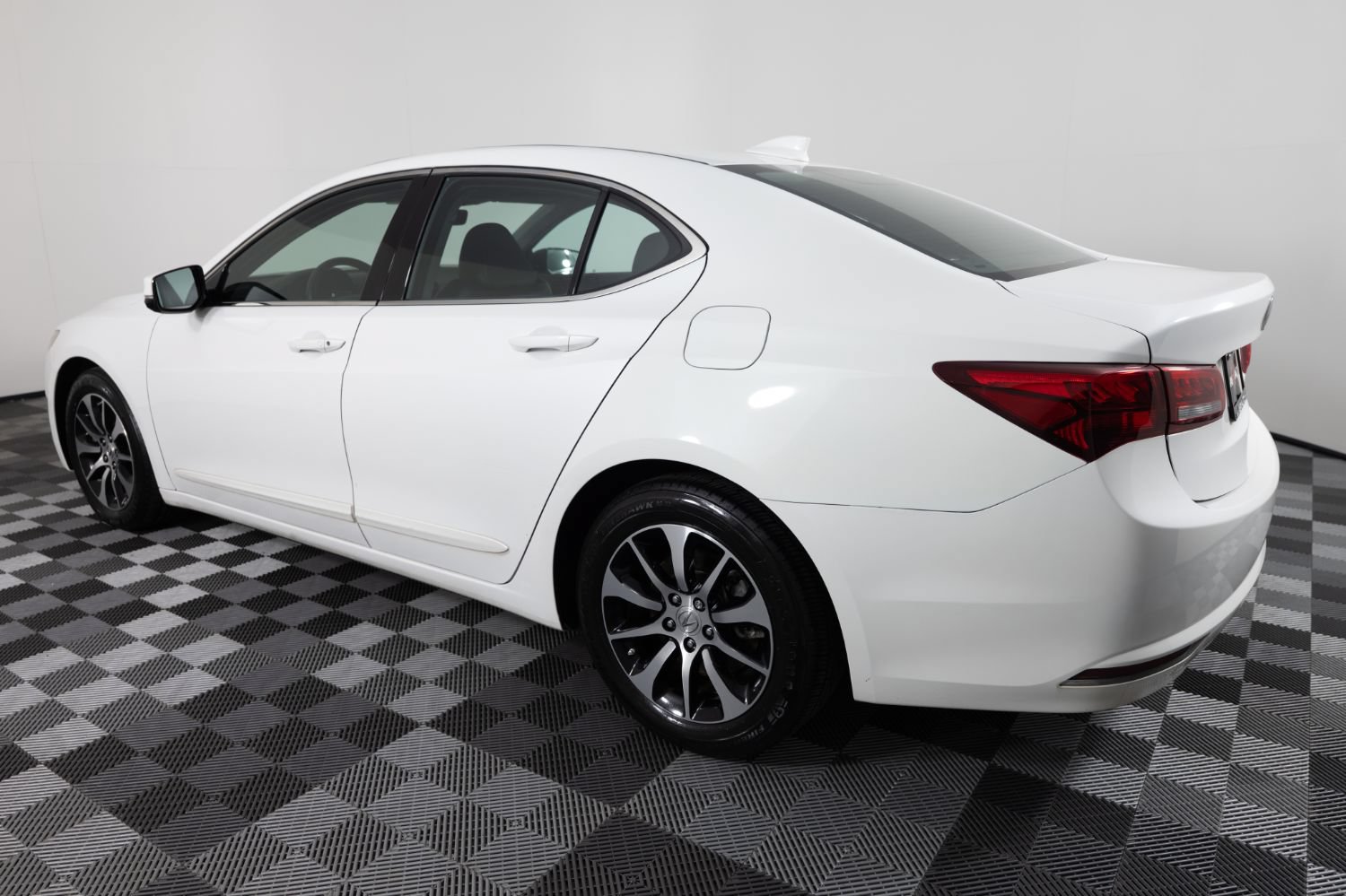 Used 2016 Acura TLX w/ Technology Package FWD image 4