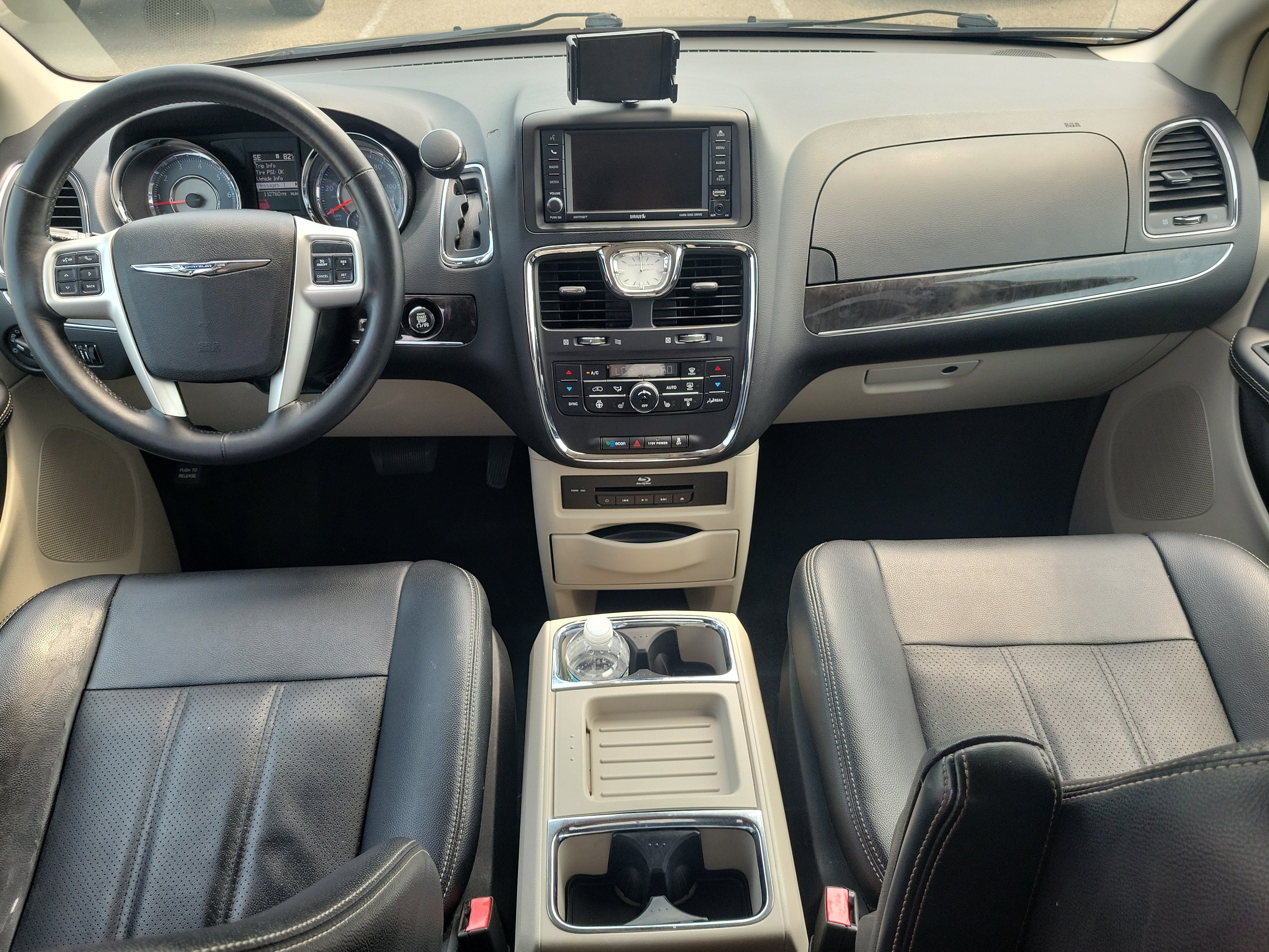 Used 2015 Chrysler Town & Country Touring-L w/ Driver Convenience Group FWD image 9