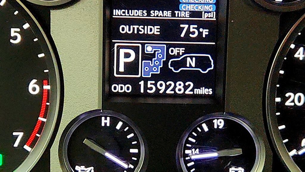 Used 2013 Lexus LX 570 4WD w/ Luxury Pkg image 16
