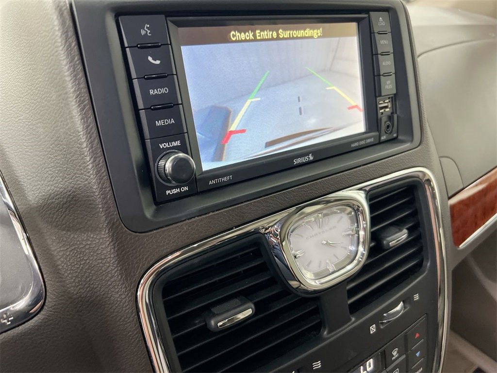 Used 2016 Chrysler Town & Country Touring image 14
