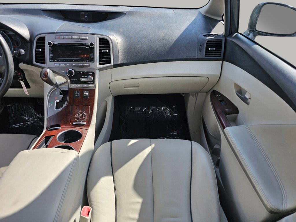 Used 2010 Toyota Venza Limited image 4