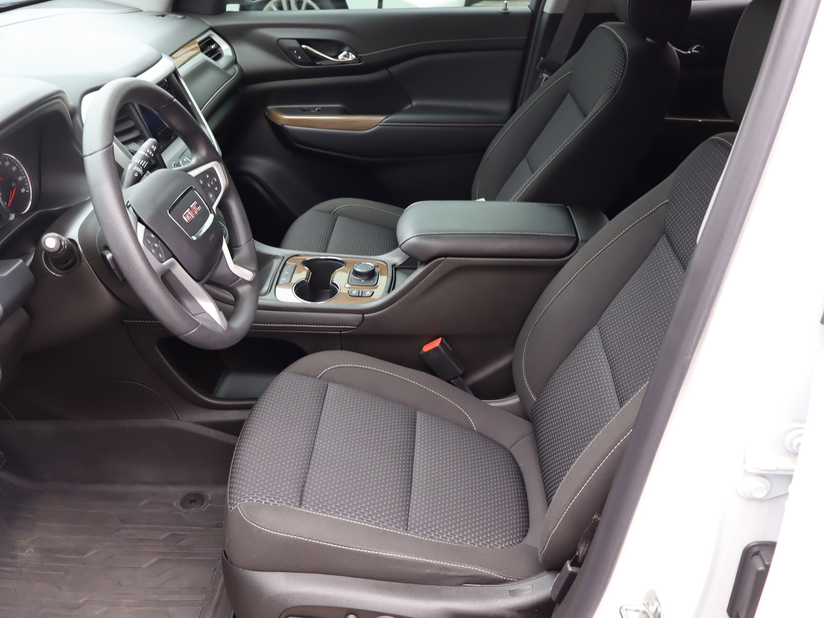 Certified 2023 GMC Acadia SLE w/ Driver Convenience Package image 16