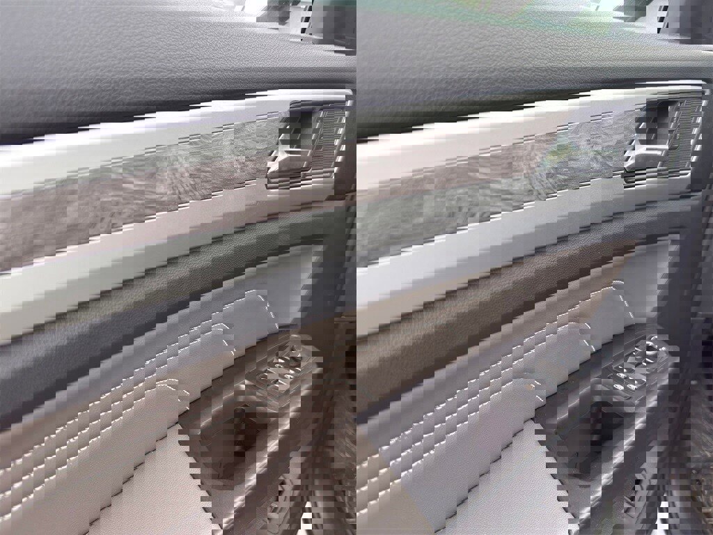 Used 2023 Volkswagen Atlas Cross Sport SE w/ Panoramic Sunroof Package image 13