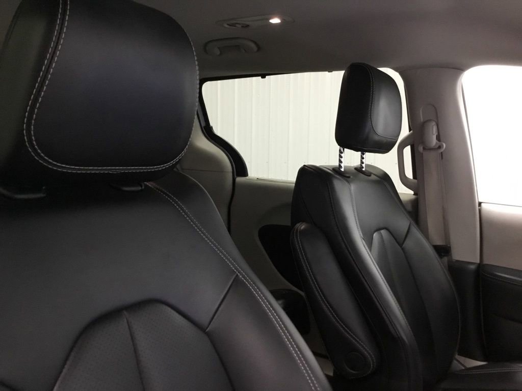 Used 2023 Chrysler Pacifica Touring-L image 22