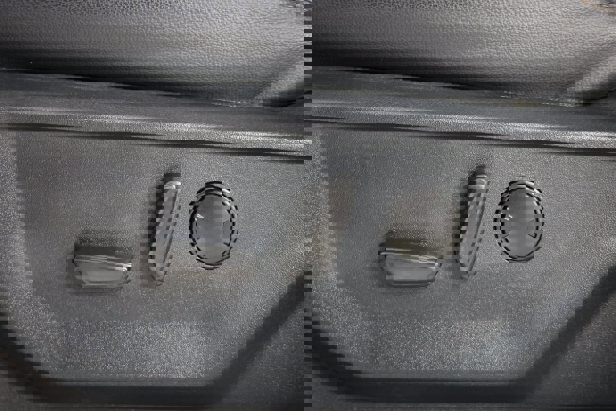 Used 2025 Ford F350 Lariat w/ Chrome Package image 27