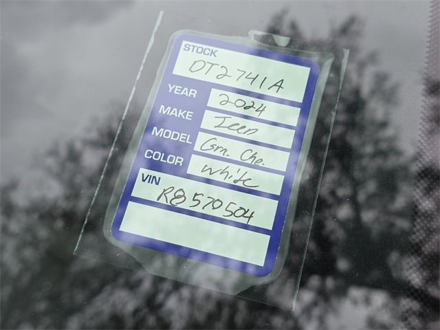 Used 2024 Jeep Grand Cherokee Altitude image 11