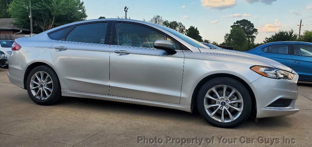 Used 2017 Ford Fusion SE image 10