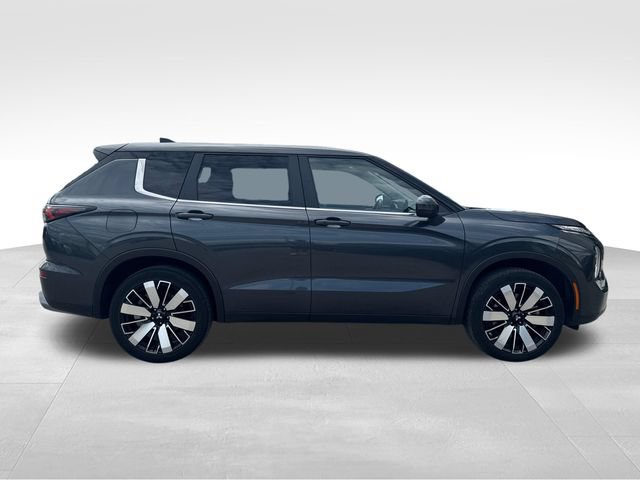 Used 2025 Mitsubishi Outlander AWD image 4
