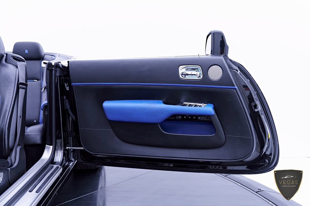 Used 2019 Rolls-Royce Dawn RWD image 40