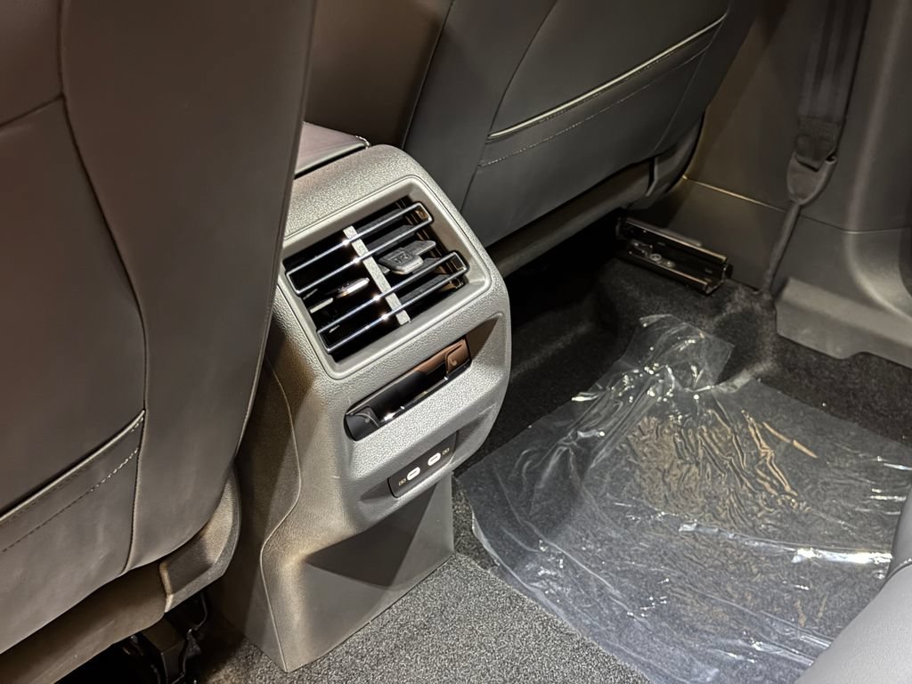New 2026 Volkswagen Tiguan SEL R-Line AWD/4WD image 24