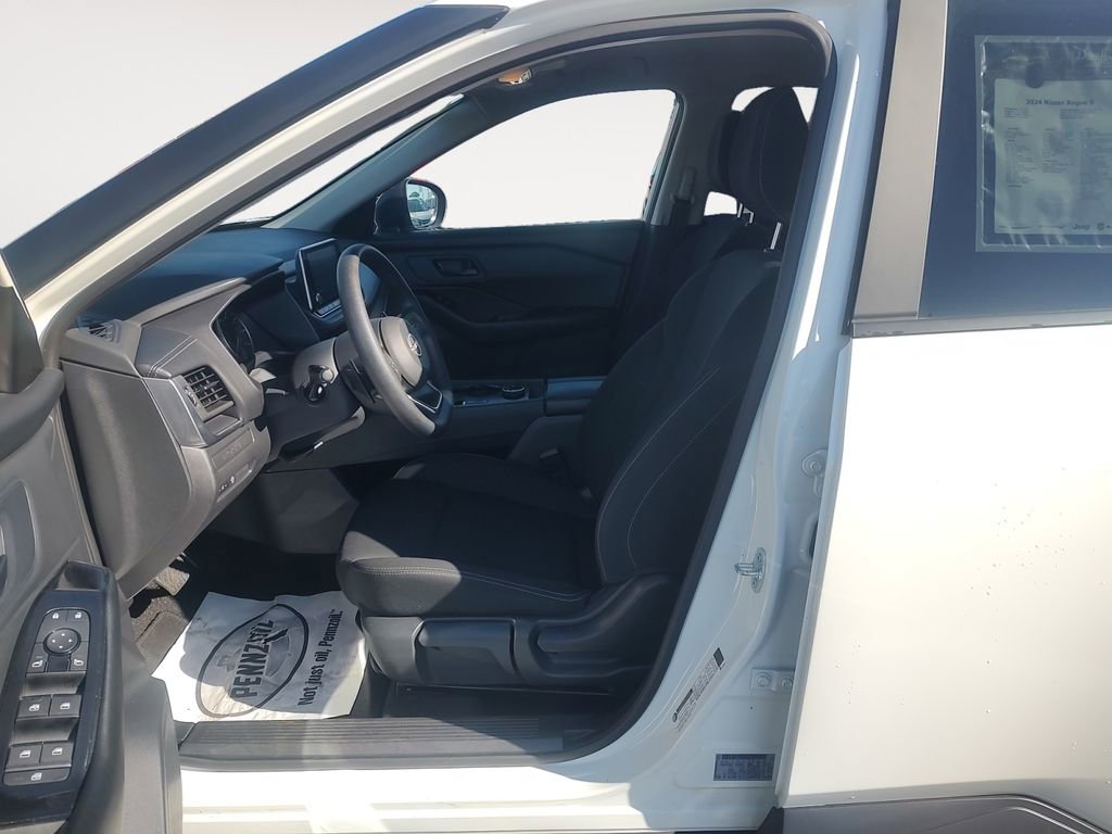 Used 2024 Nissan Rogue S image 9