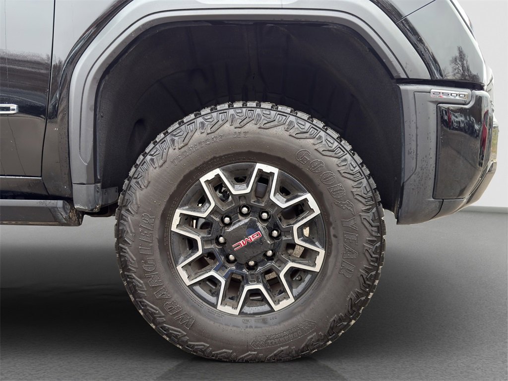 Used 2025 GMC Sierra 2500 AT4X image 11