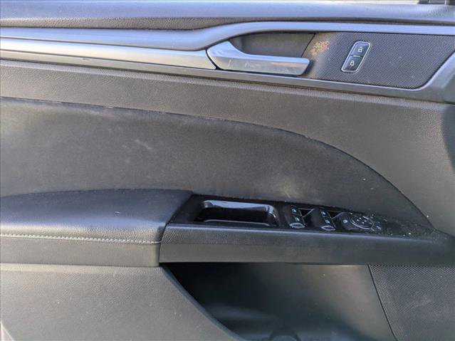 Used 2015 Ford Fusion SE image 7