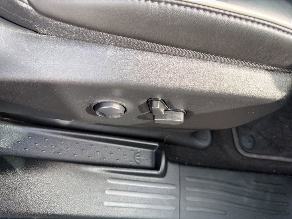 Used 2023 Chrysler Pacifica Limited w/ S Appearance Package image 24