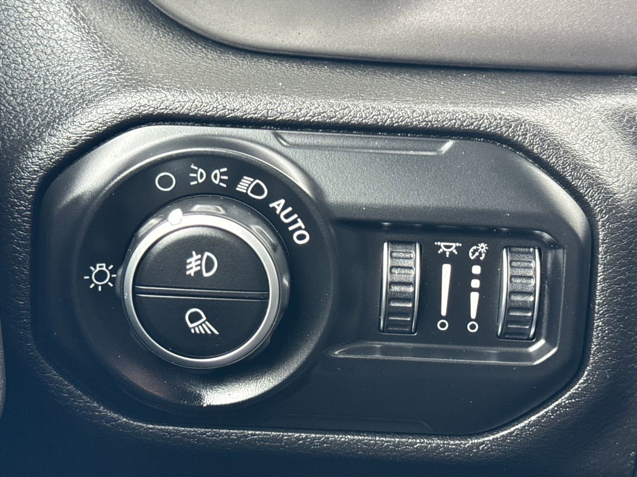 Used 2020 Jeep Gladiator Sport w/ Quick Order Package 24S image 28