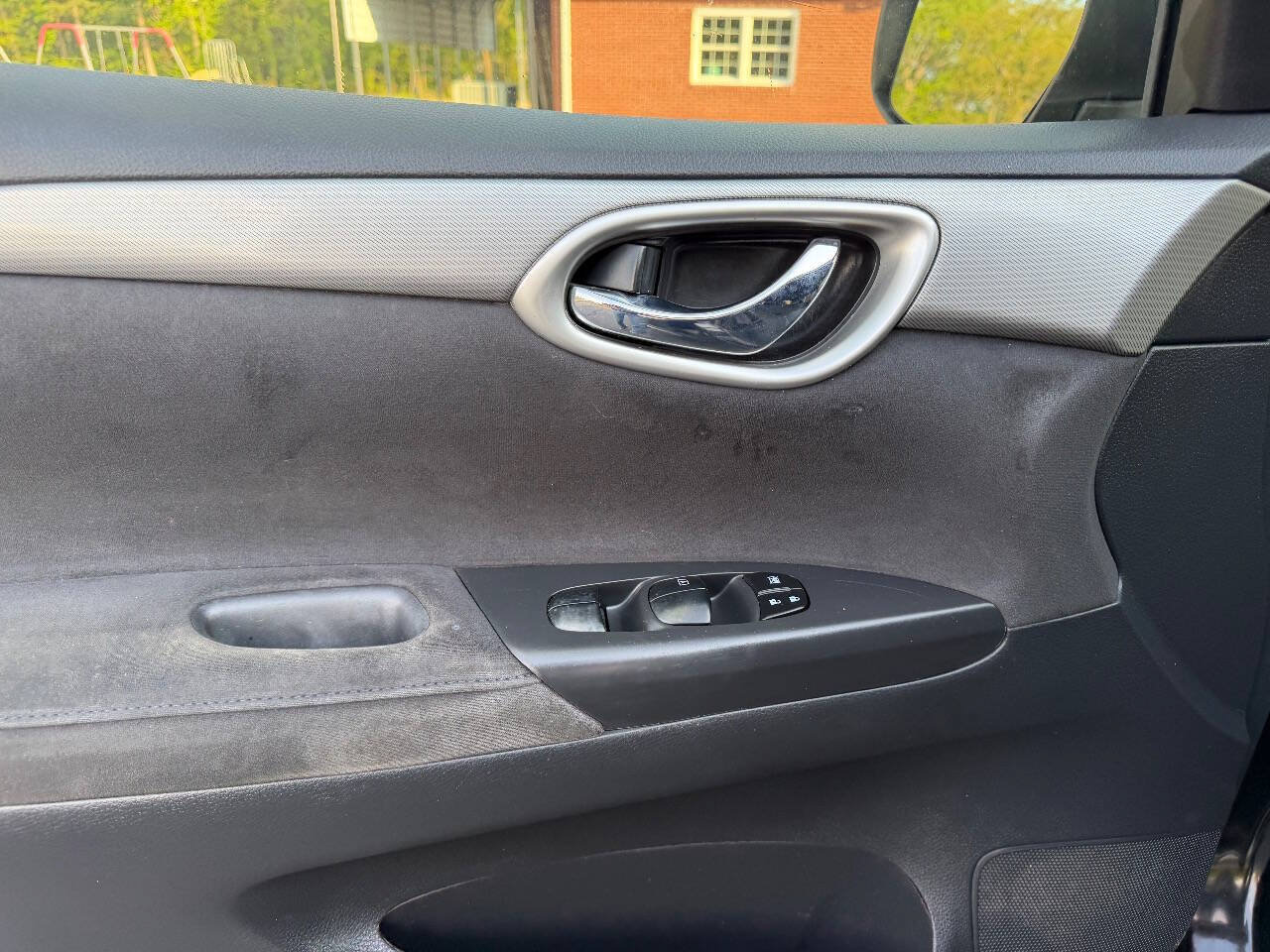 Used 2015 Nissan Sentra SR FWD image 11