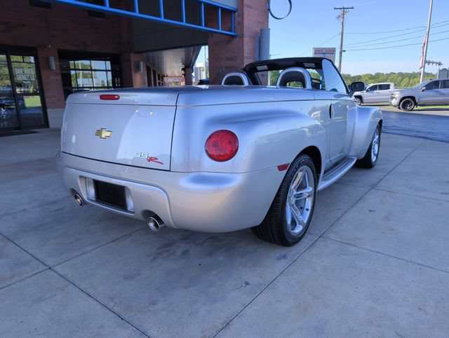 Used 2004 Chevrolet SSR w/ Preferred Equipment Group RWD image 8